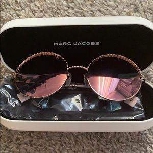 Marc jacobs holographic rose gold round sunglasses